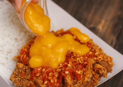 Resep Ayam Geprek Saus Keju Kekinian yang Super Lumer