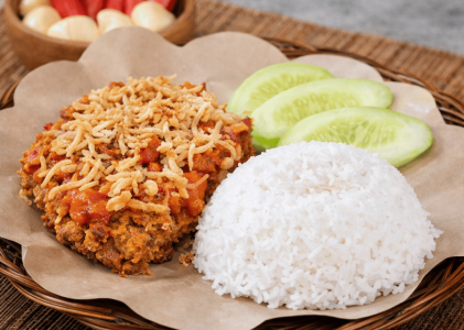 Ayam Geprek Sambal Teri Medan, Pedas Unik Bikin Nagih