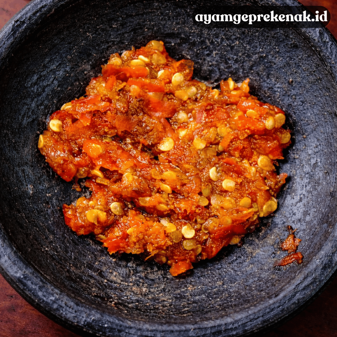 Cara Membuat Sambal Geprek Tanpa Blender, Pedasnya Nampol!